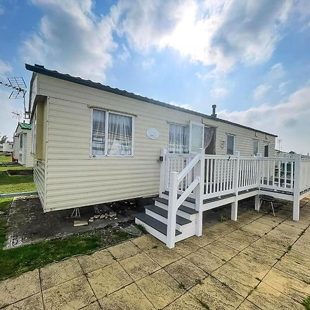 Caravan For Hire At St Osyth Beach Holiday Park In Essex Ref 28107Y كْلانكتون أون سي المظهر الخارجي الصورة