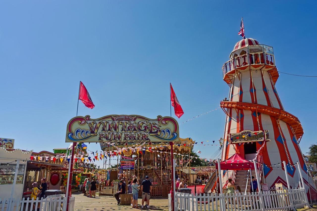 Caravan For Hire At St Osyth Beach Holiday Park In Essex Ref 28107Y كْلانكتون أون سي المظهر الخارجي الصورة