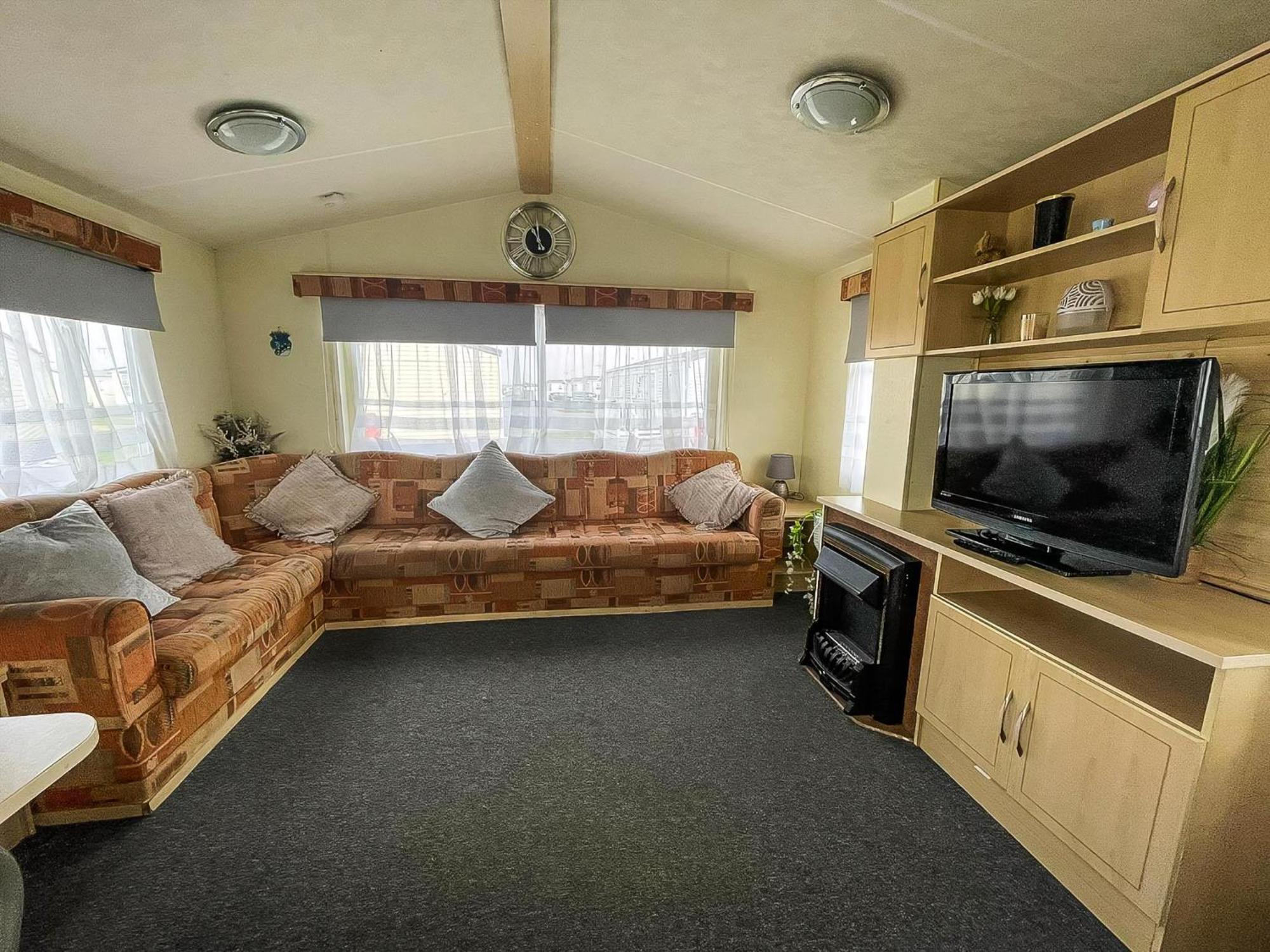 Caravan For Hire At St Osyth Beach Holiday Park In Essex Ref 28107Y كْلانكتون أون سي المظهر الخارجي الصورة
