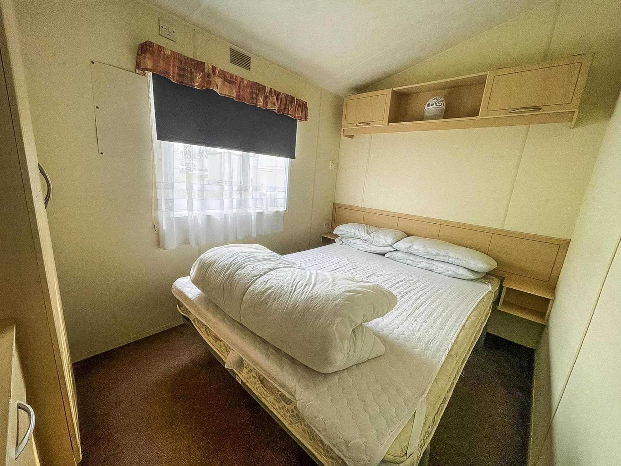 Caravan For Hire At St Osyth Beach Holiday Park In Essex Ref 28107Y كْلانكتون أون سي المظهر الخارجي الصورة