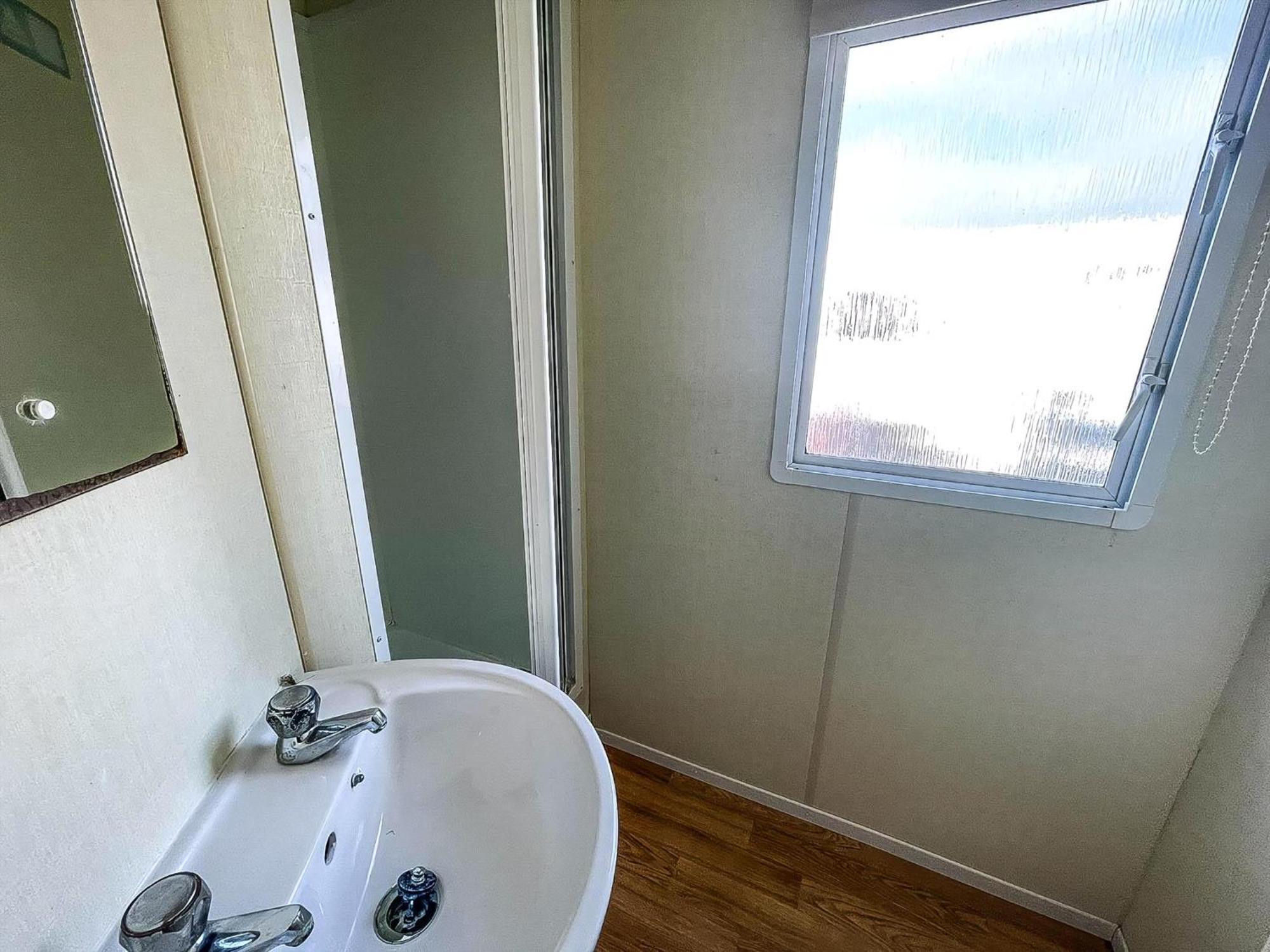 Caravan For Hire At St Osyth Beach Holiday Park In Essex Ref 28107Y كْلانكتون أون سي المظهر الخارجي الصورة